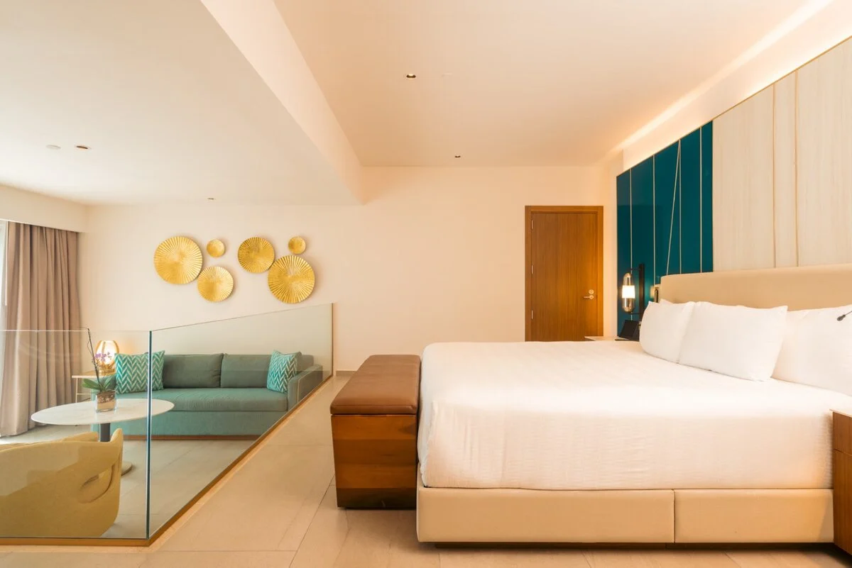 בריכת Hard Rock Hotel & Casino Punta Cana בשעת ערב