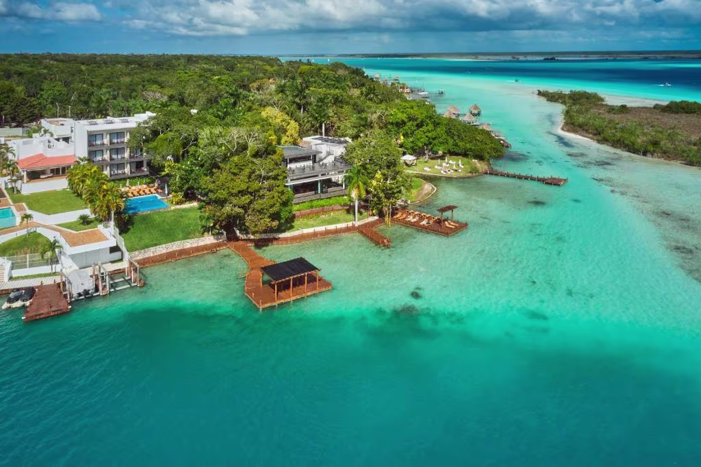בריכת Cristalino Lagoon Front Bacalar בשעת ערב