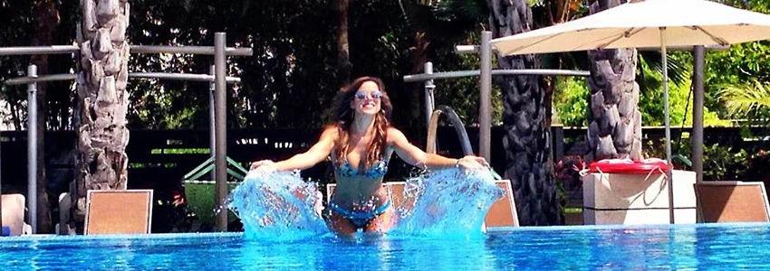 סוויטה עם אזור ישיבה ב־Hard Rock Hotel & Casino Punta Cana