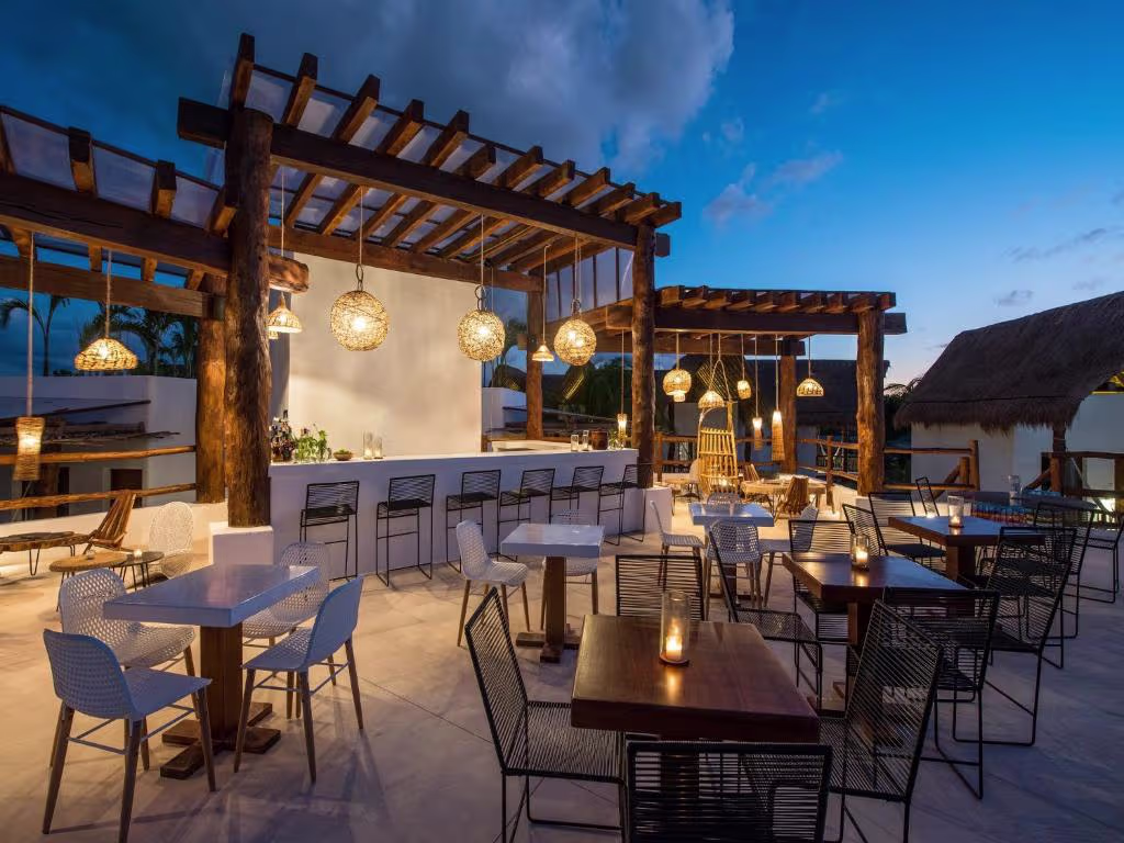 חזית Villas HM Palapas del Mar Holbox והבריכה מול החוף