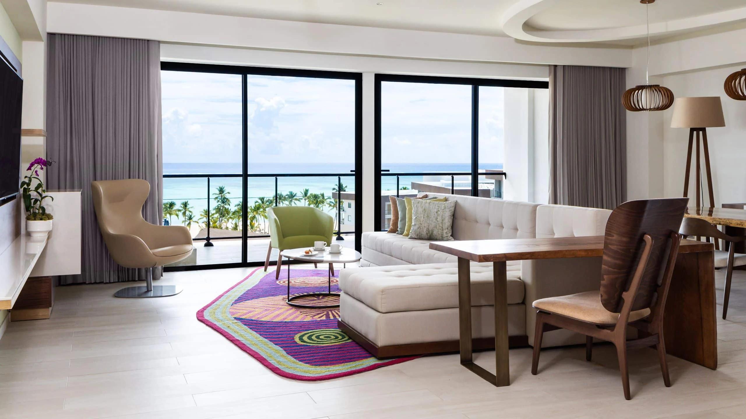 חזית Hyatt Ziva Cap Cana והבריכה מול החוף