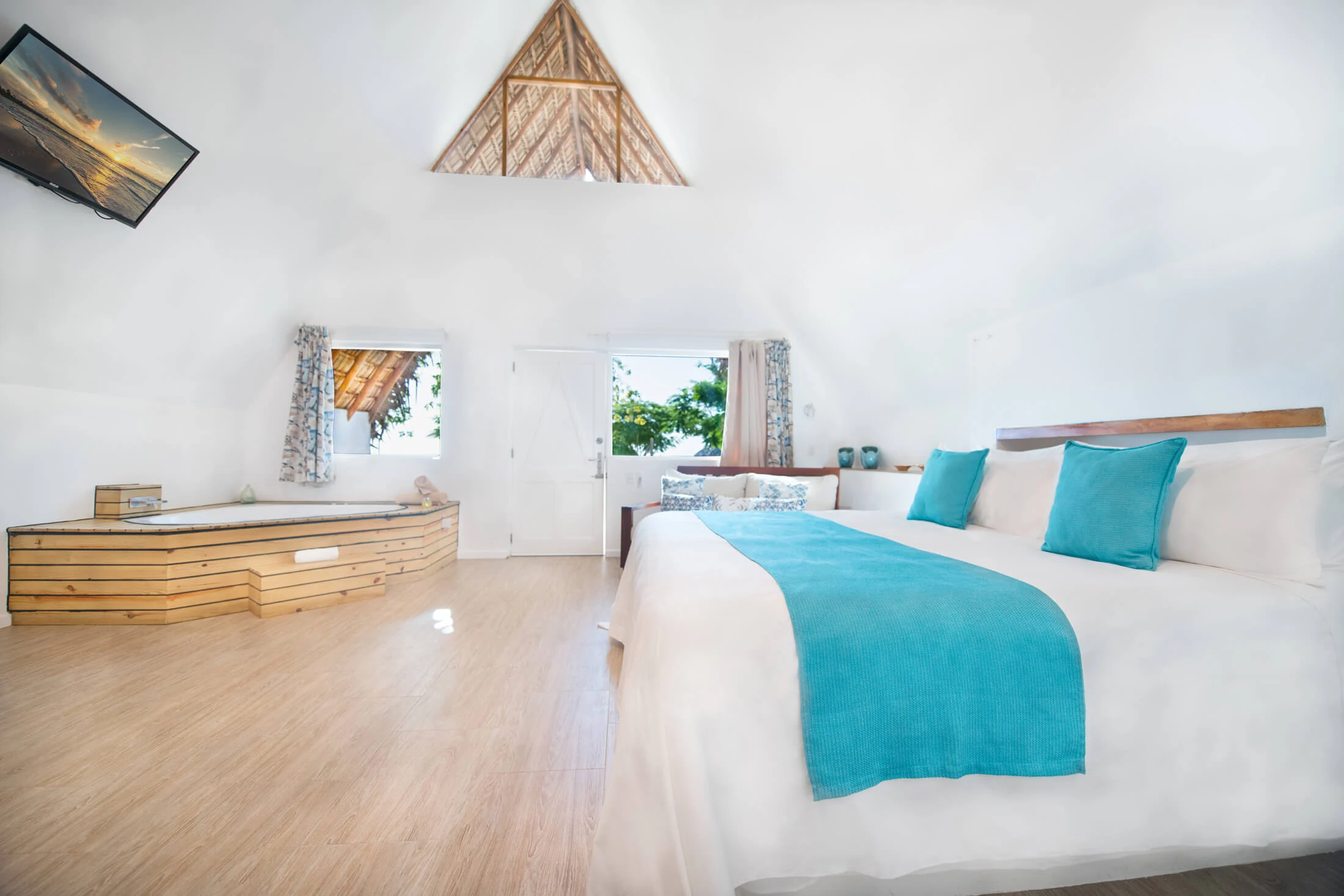 חזית Punta Rucia Lodge Hotel Boutique & Spa והבריכה מול החוף