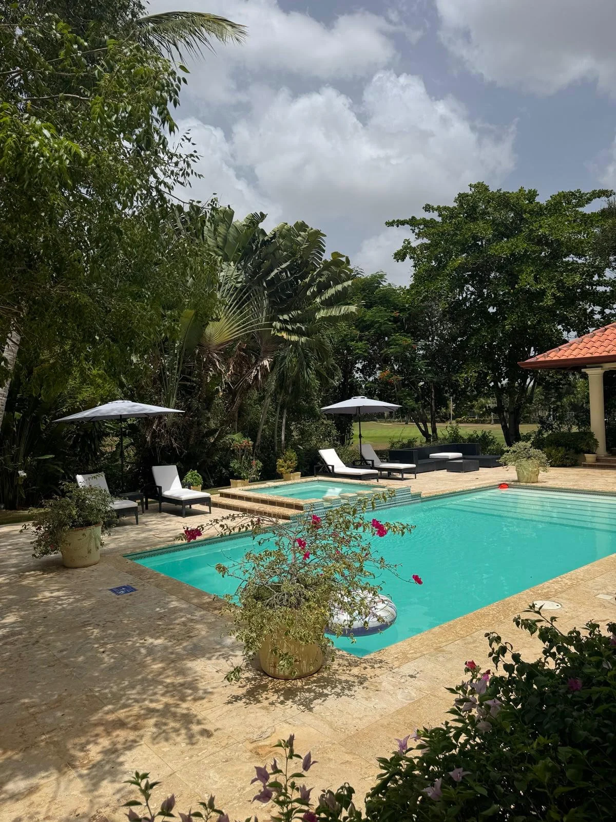 חזית Casa de Campo Resort & Villas La Romana והבריכה מול החוף
