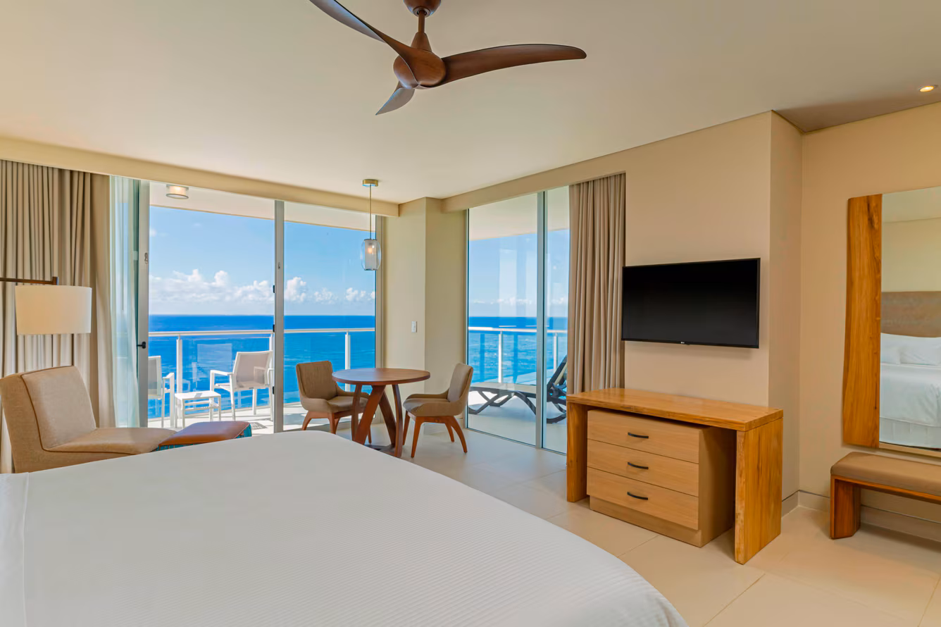 חזית The Westin Cozumel והבריכה מול החוף