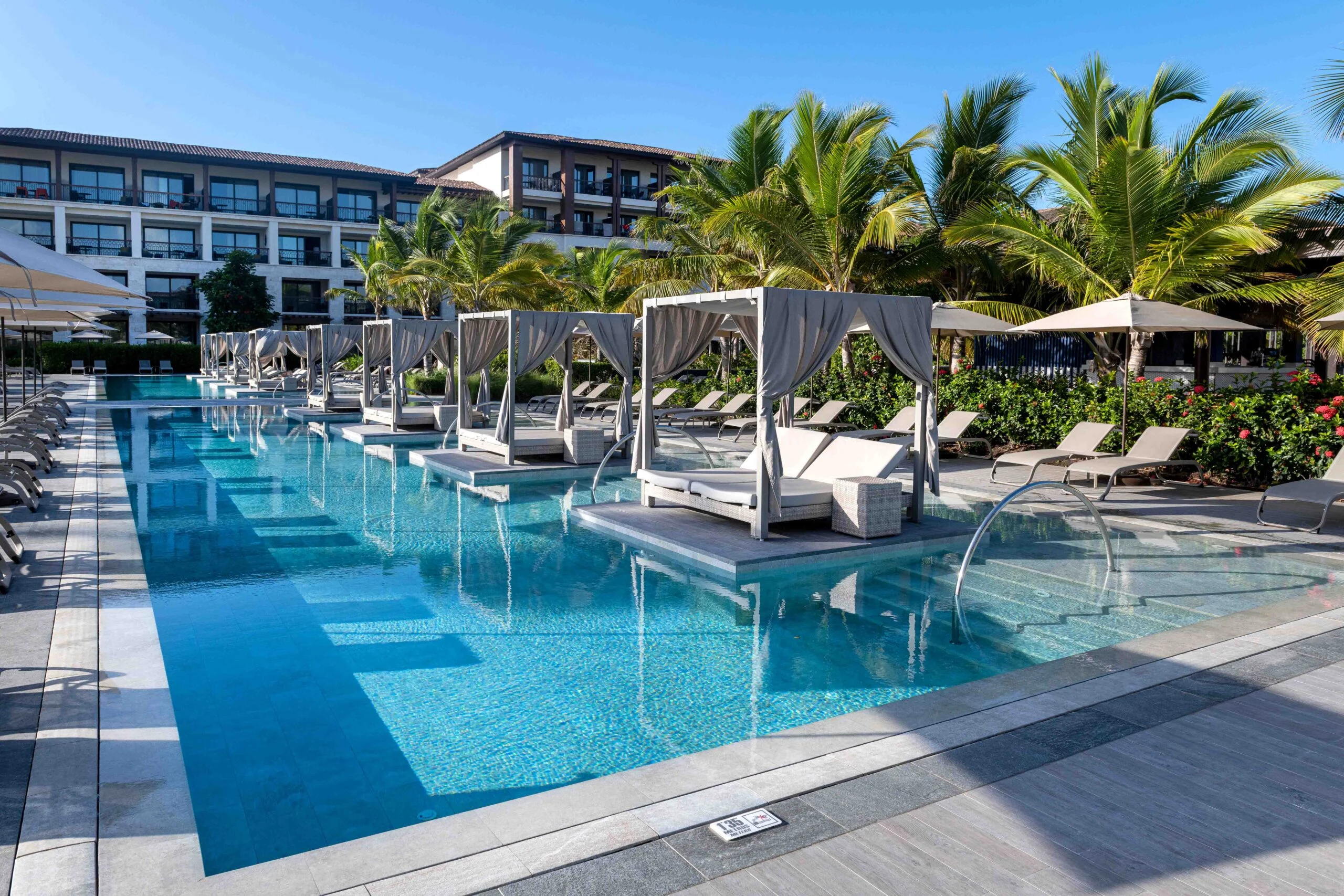סוויטה עם אזור ישיבה ב־Lopesan Costa Bavaro Punta Cana
