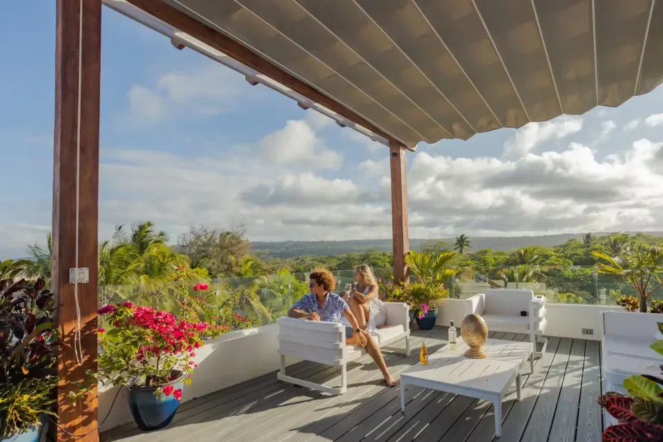 חזית Ultravioleta Boutique Residences Cabarete והבריכה מול החוף