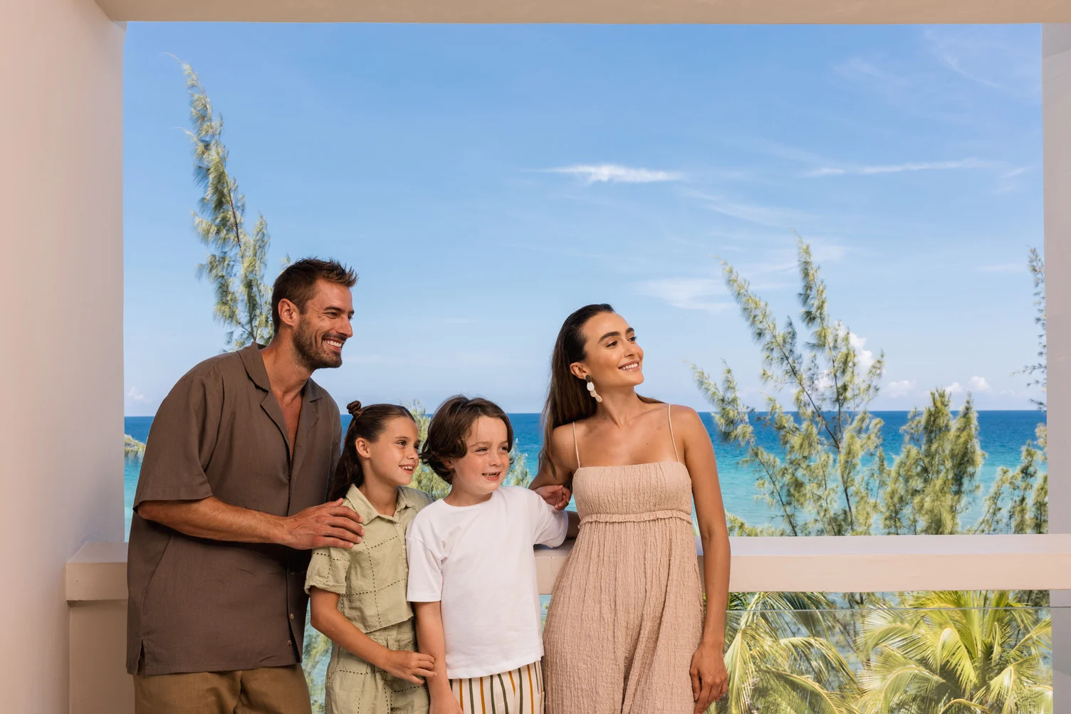בריכה מול הים ואזור ישיבה ב־Hyatt Ziva Rose Hall