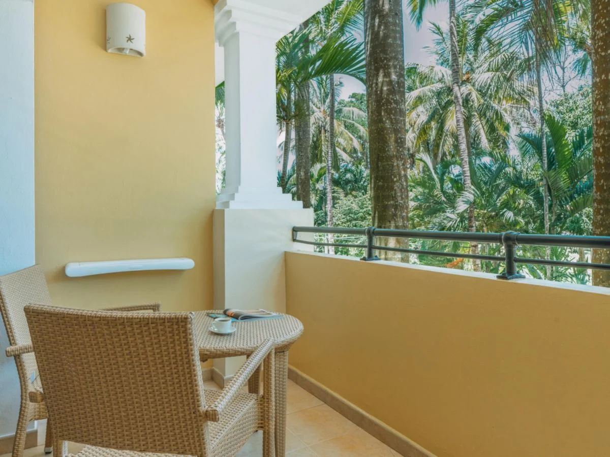 סוויטה עם אזור ישיבה ב־Iberostar Waves Costa Dorada Puerto Plata