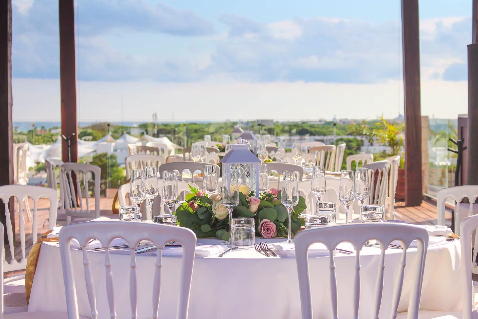 בריכת The Fives Downtown Playa del Carmen בשעת ערב