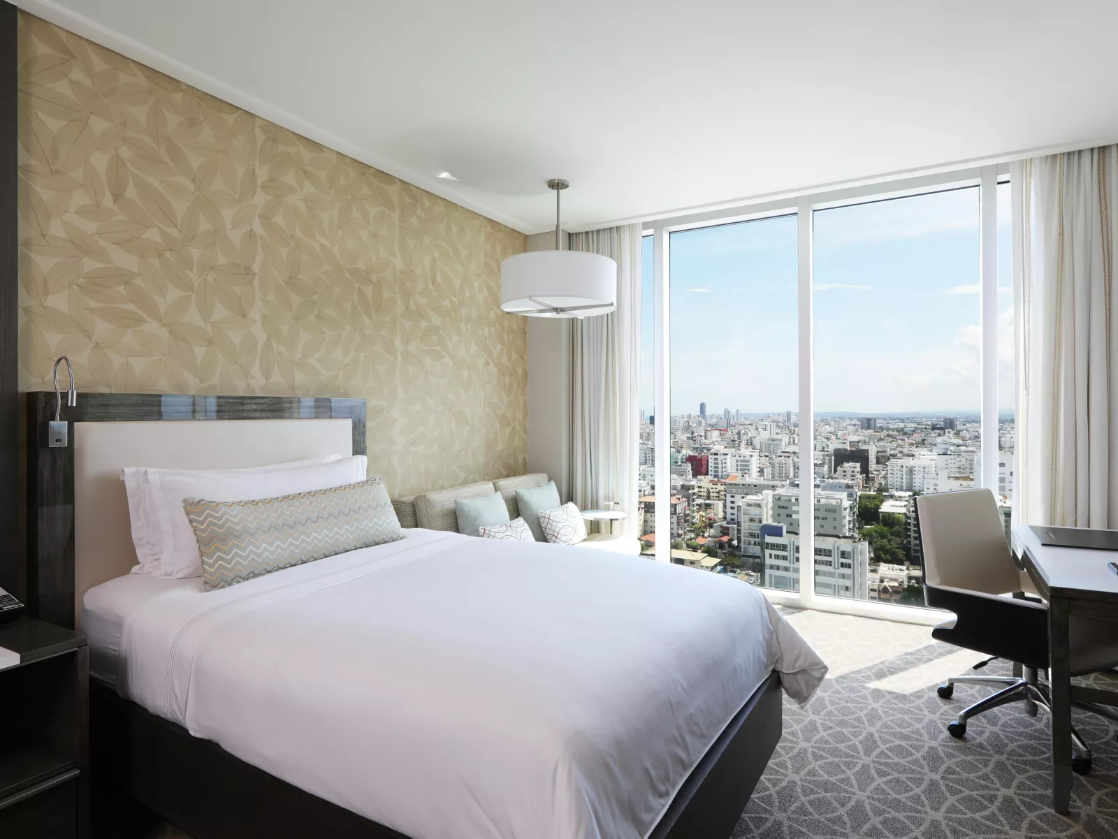 בריכת InterContinental Real Santo Domingo by IHG בשעת ערב
