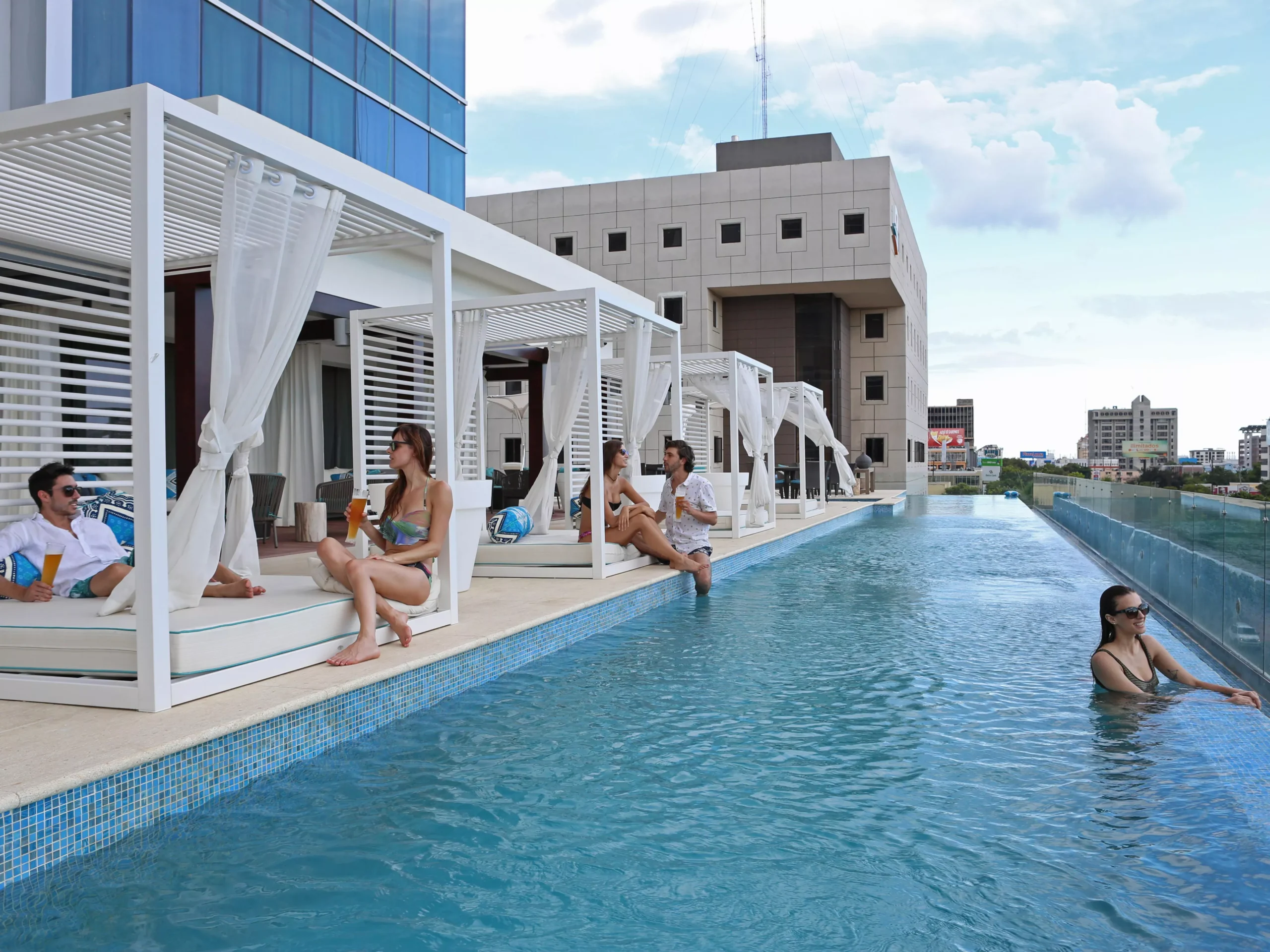 סוויטה עם אזור ישיבה ב־InterContinental Real Santo Domingo by IHG