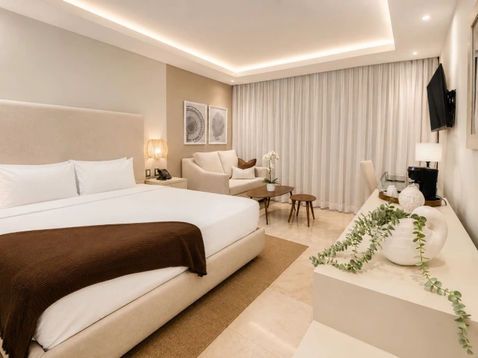 בריכת Hacienda Samaná Bay Hotel & Residences בשעת ערב