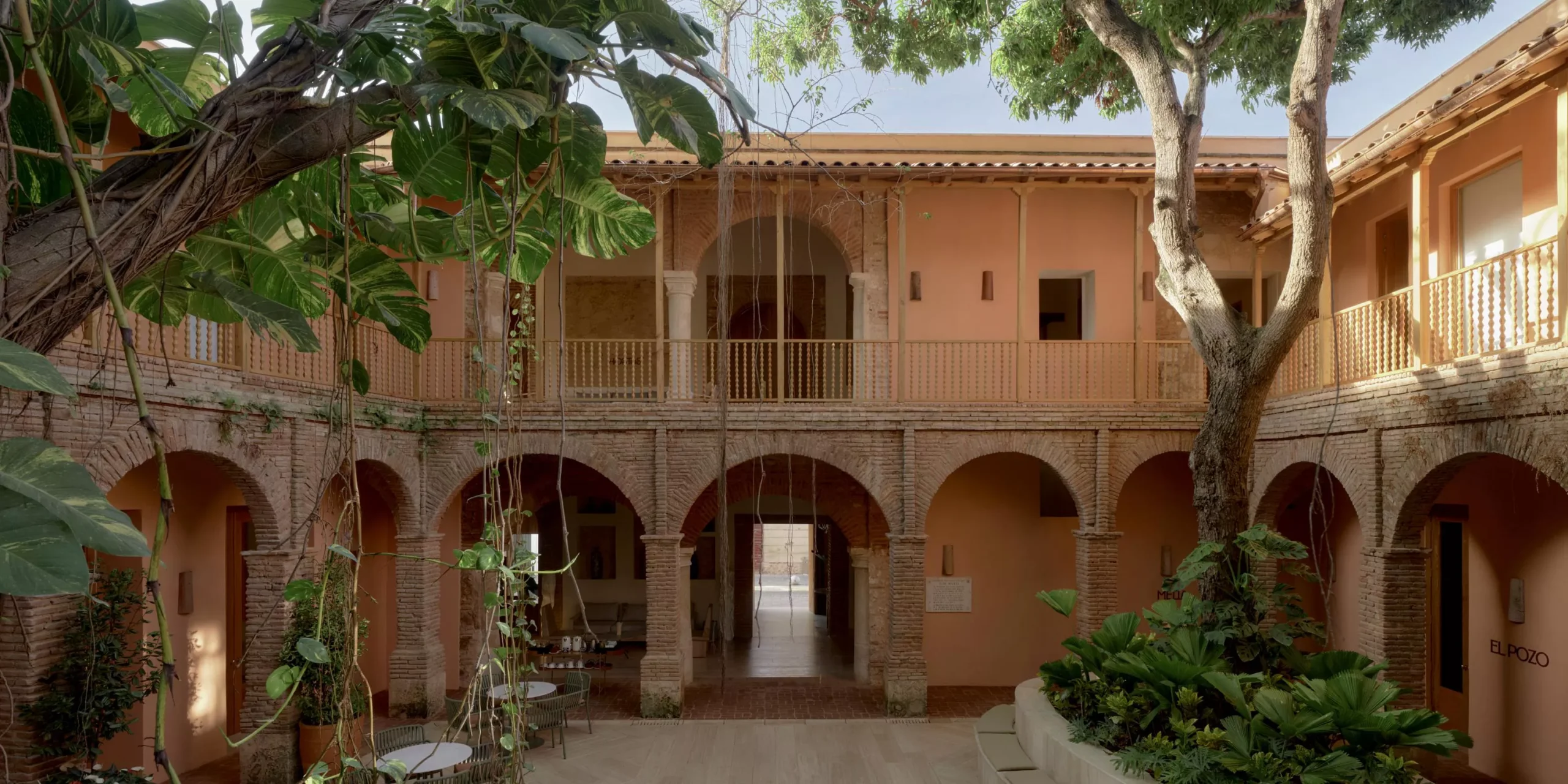 חזית Kimpton Las Mercedes by IHG Santo Domingo והבריכה מול החוף