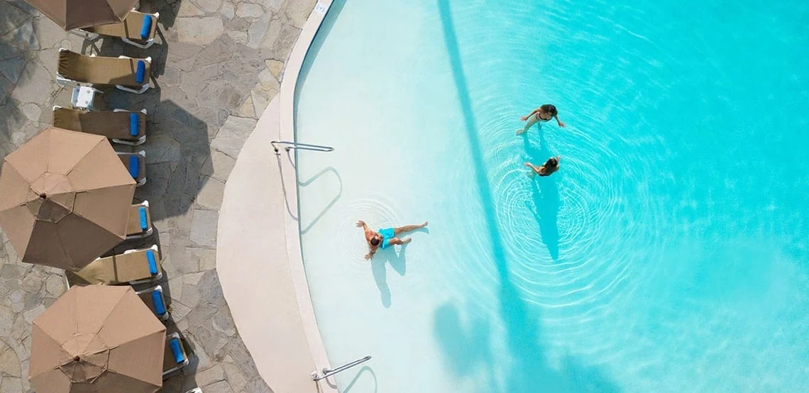 בריכת Lifestyle Tropical Beach Resort & Spa Puerto Plata בשעת ערב