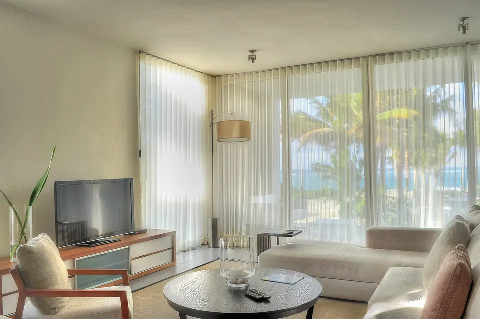 בריכת Ultravioleta Boutique Residences Cabarete בשעת ערב