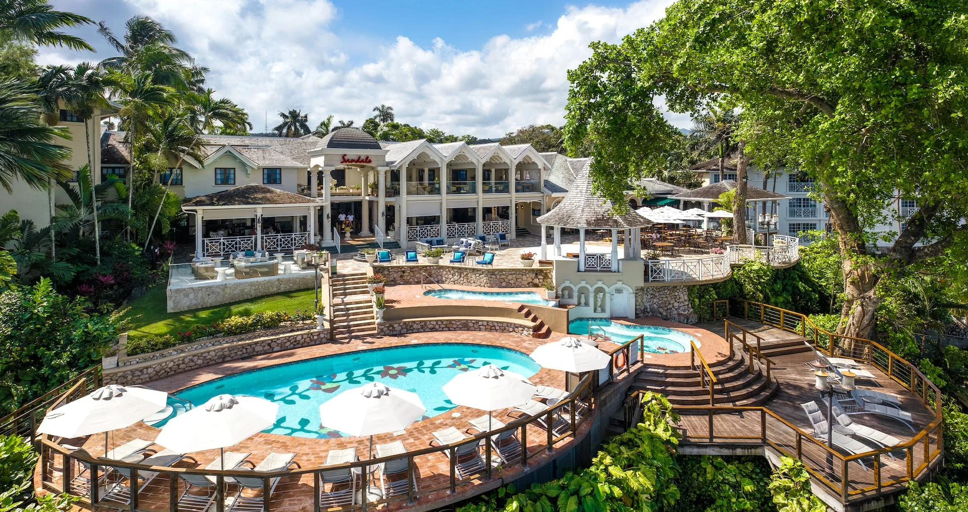 סוויטה עם אזור ישיבה ב־Sandals Royal Plantation