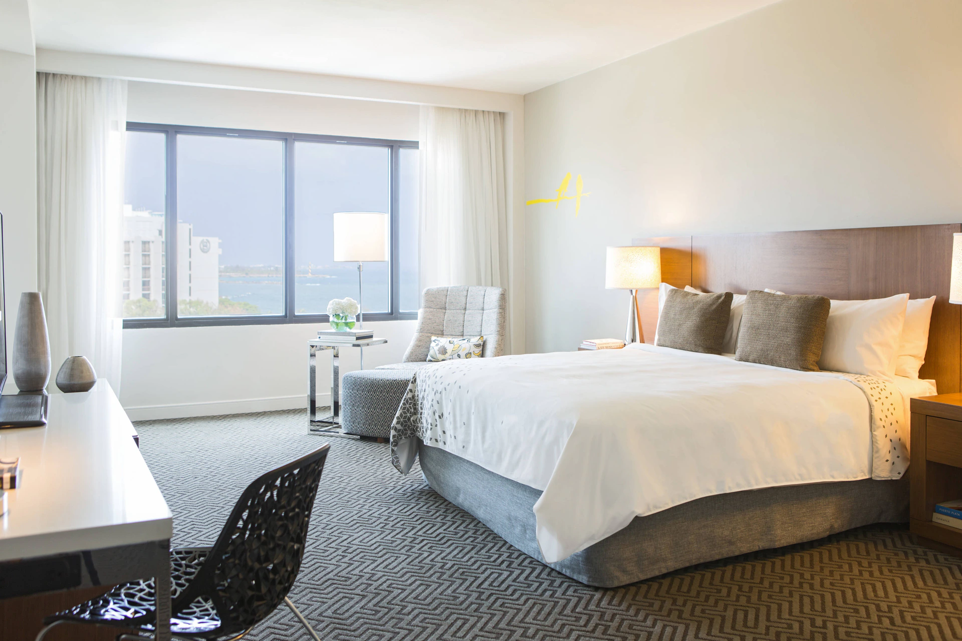 בריכת Renaissance Santo Domingo Jaragua Hotel & Casino בשעת ערב