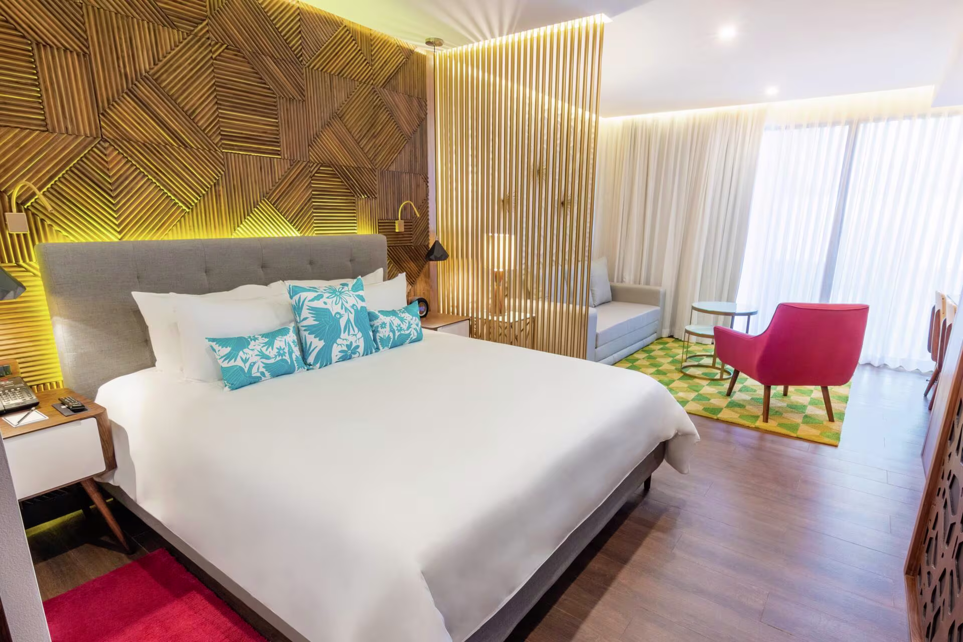 סוויטה עם אזור ישיבה ב־The Fives Downtown Playa del Carmen