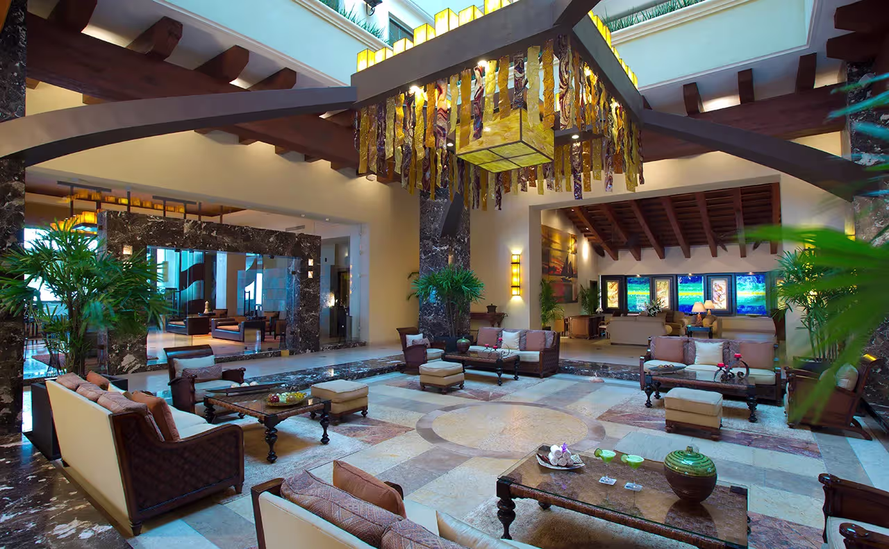 בריכת Garza Blanca Preserve Resort & Spa Puerto Vallarta בשעת ערב