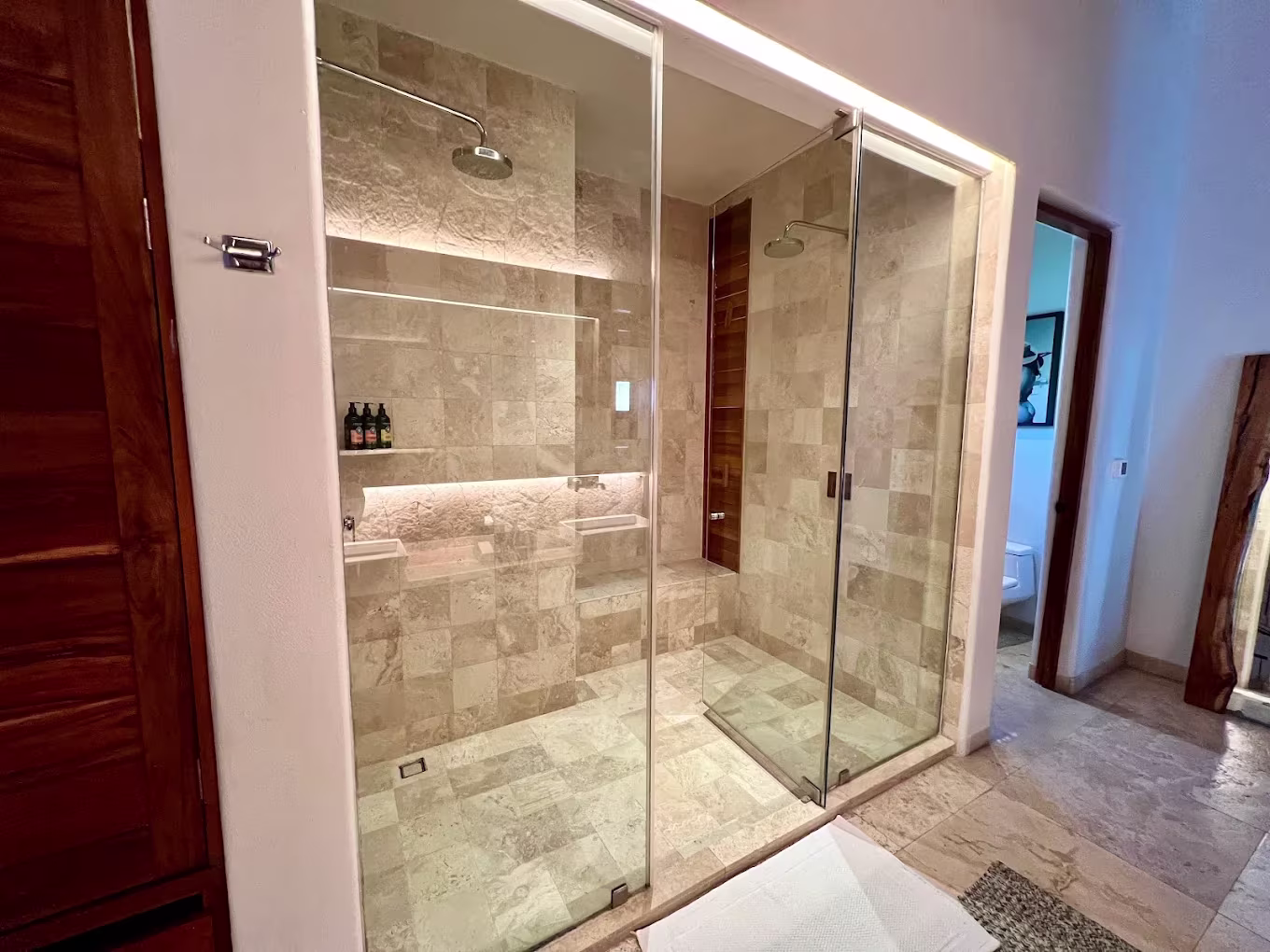 חזית Tago Tulum by G Hotels והבריכה מול החוף