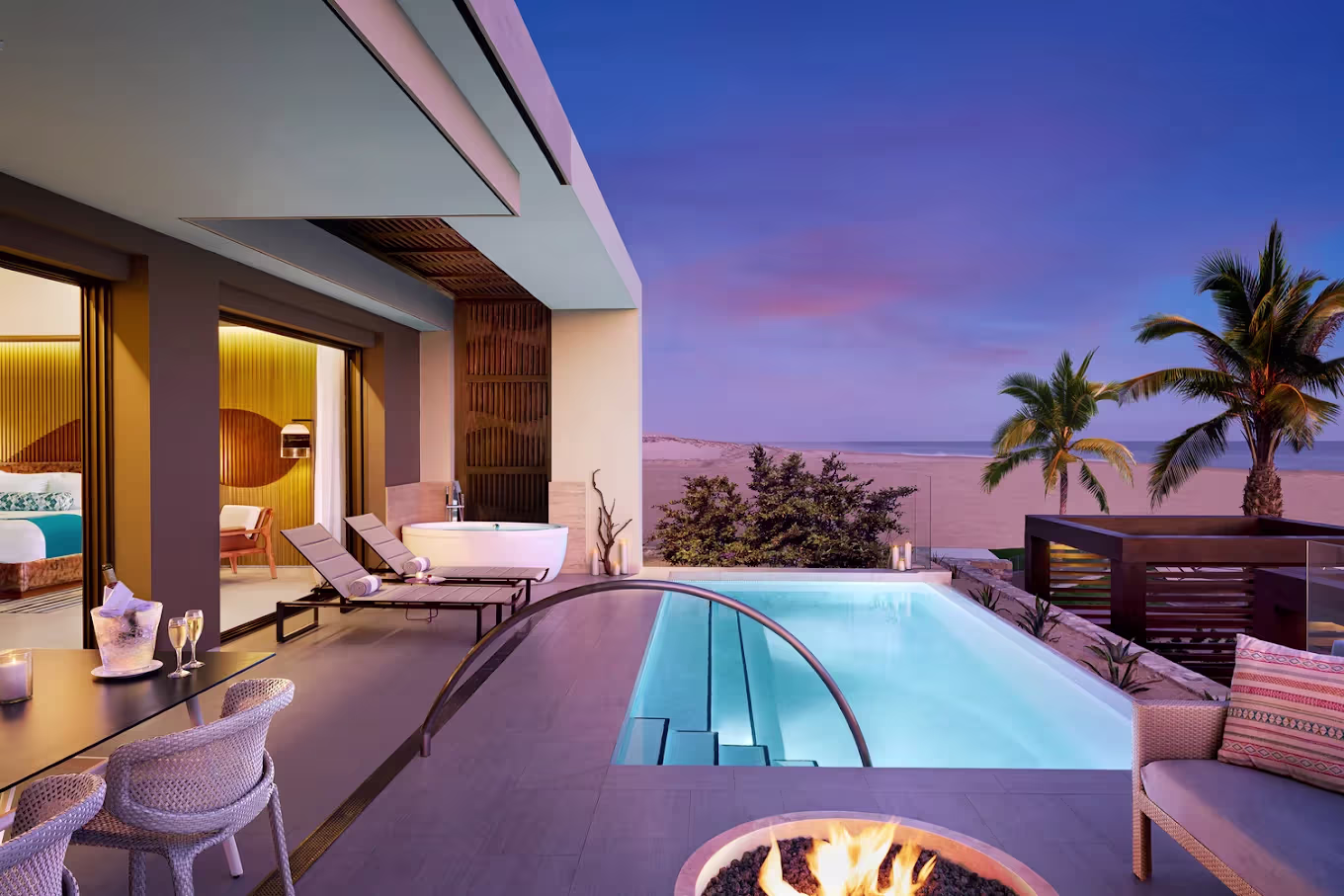 חזית Hard Rock Hotel Los Cabos והבריכה מול החוף