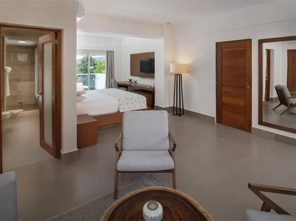 חזית Presidential Suites Cabarete והבריכה מול החוף
