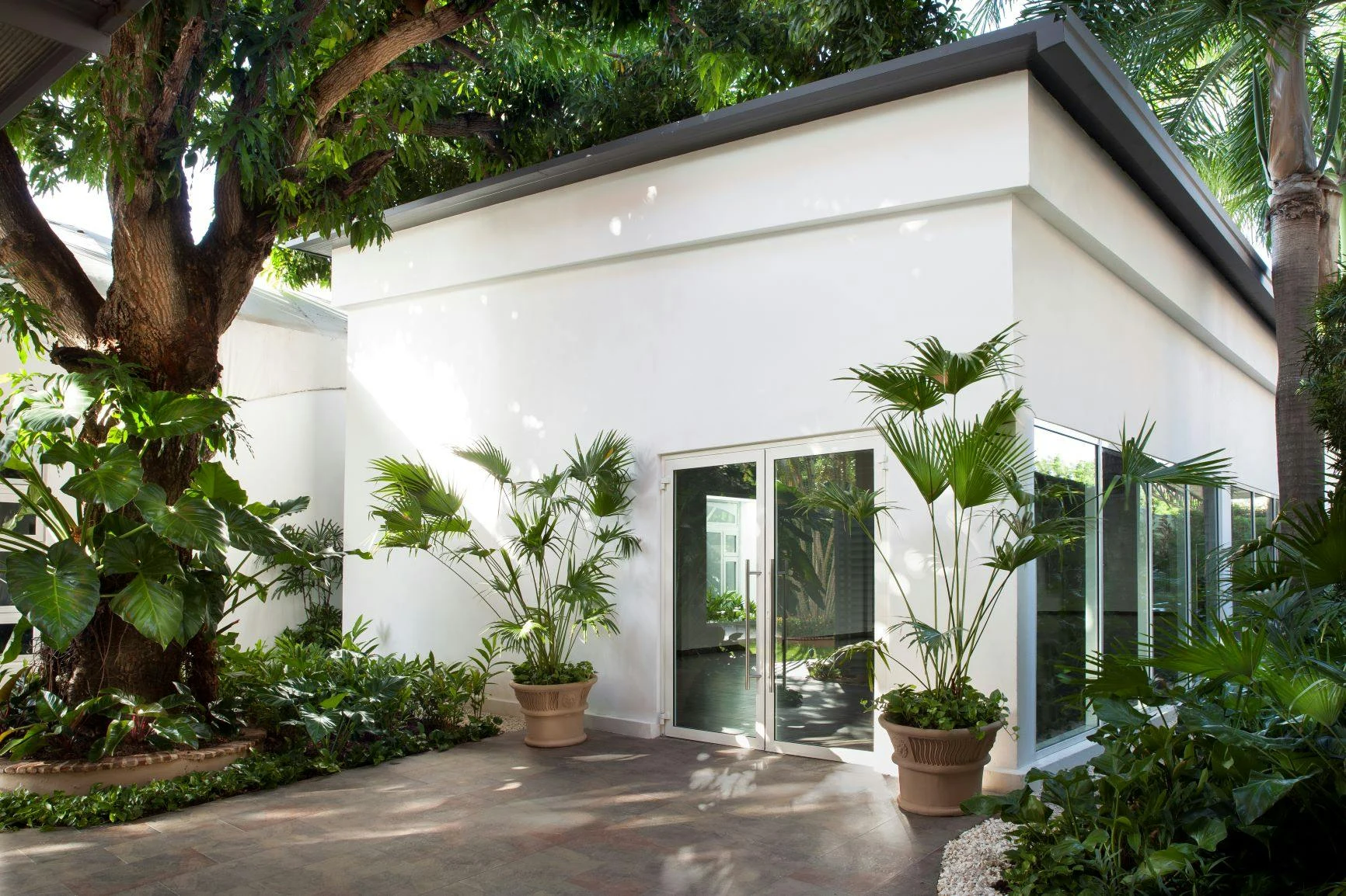 חזית El Embajador, a Royal Hideaway Hotel Santo Domingo והבריכה מול החוף