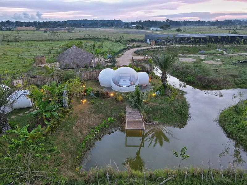 חזית Green Land Bubble Glamping Cabarete והבריכה מול החוף