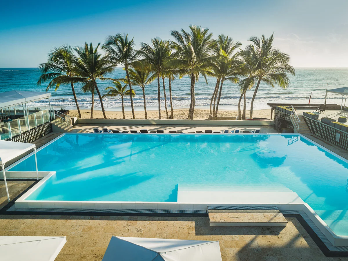 בריכת Millennium Resort & Spa Cabarete בשעת ערב